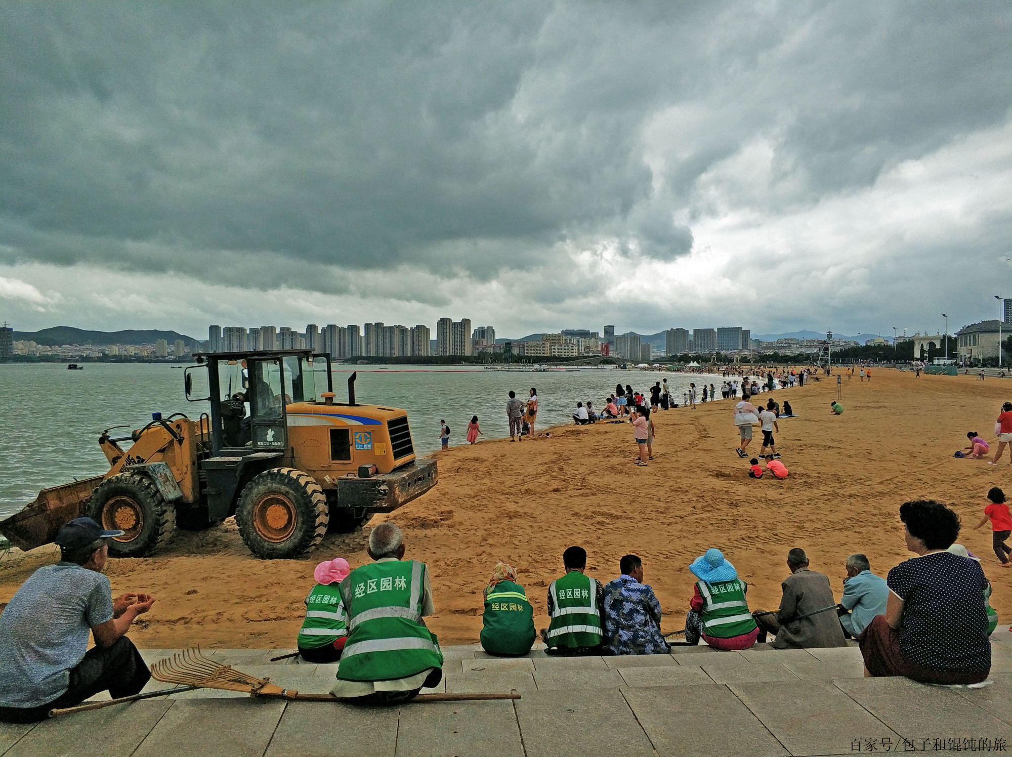 山東威海臺風過後,海水漲高,這樣的海上公園你見過嗎?